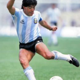 30 ottobre 1960, nasce Diego Armando Maradona… lo sai che la sua classe richiama la virtù della Prudenza?